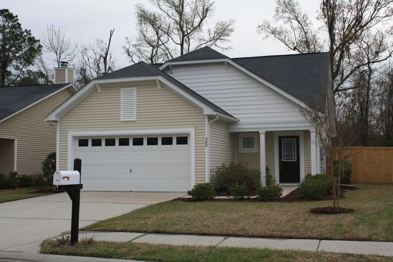 302 Burton Ct, Goose Creek, SC 29445