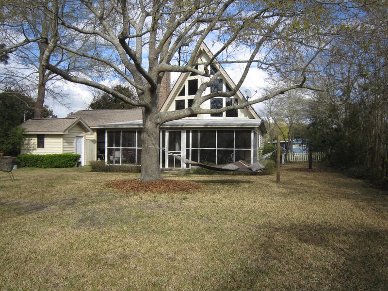 112 Sparrow St, Bonneau, SC 29431