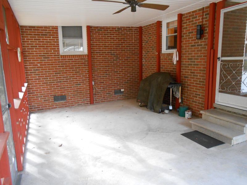 834 Savage Rd, Charleston, SC 29407