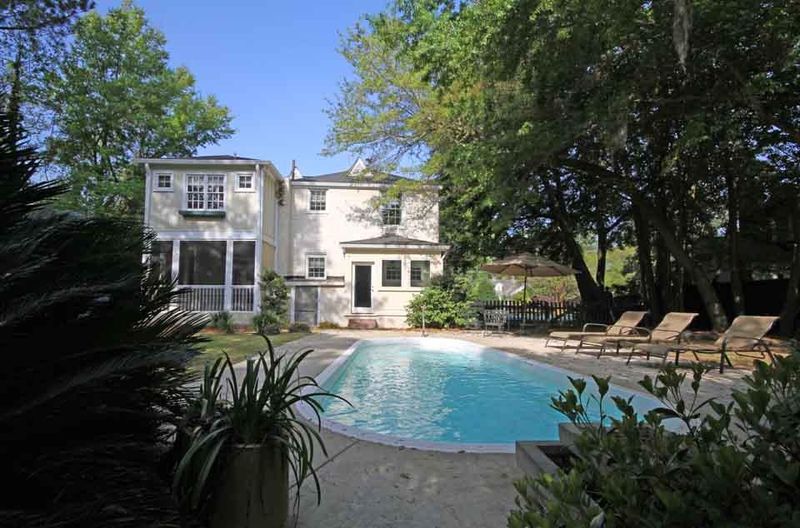 109 Folly Road Blvd, Charleston, SC 29407