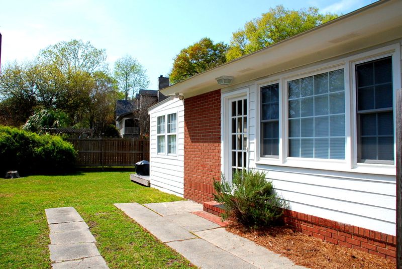 241 Millcreek Dr, Charleston, SC 29407