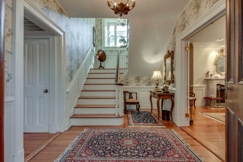 36 Charlotte St, Charleston, SC 29403