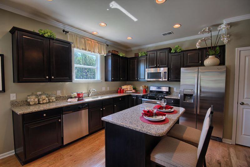 3071 Memorial Dr, Charleston, SC 29414