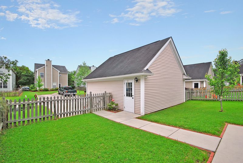 88 Creekside Dr, Summerville, SC 29485