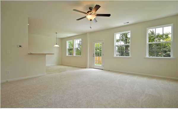 471 Whispering Breeze Ln, Summerville, SC 29483