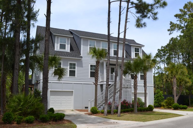 306 W Indian Ave, Folly Beach, SC 29439