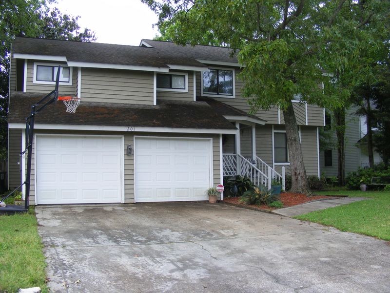 201 Dillard Dr, Goose Creek, SC 29445