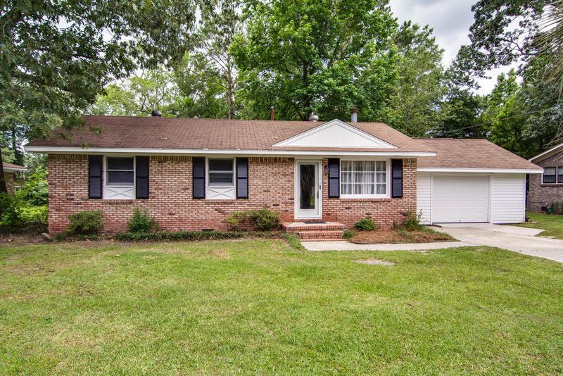 109 E Walnut Cir, Summerville, SC 29485