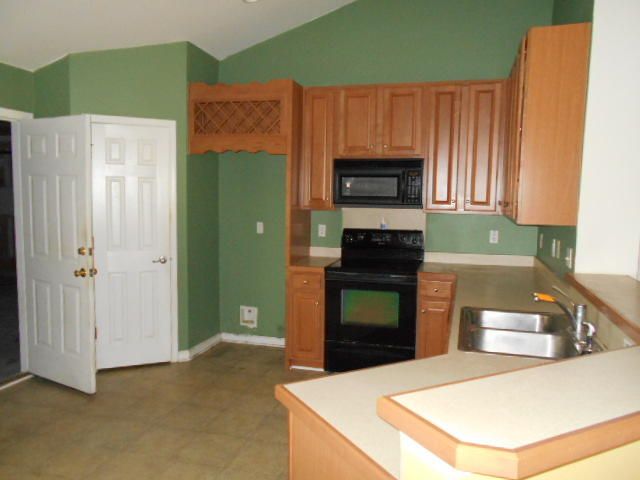 1437 Water Edge Dr, Charleston, SC 29492