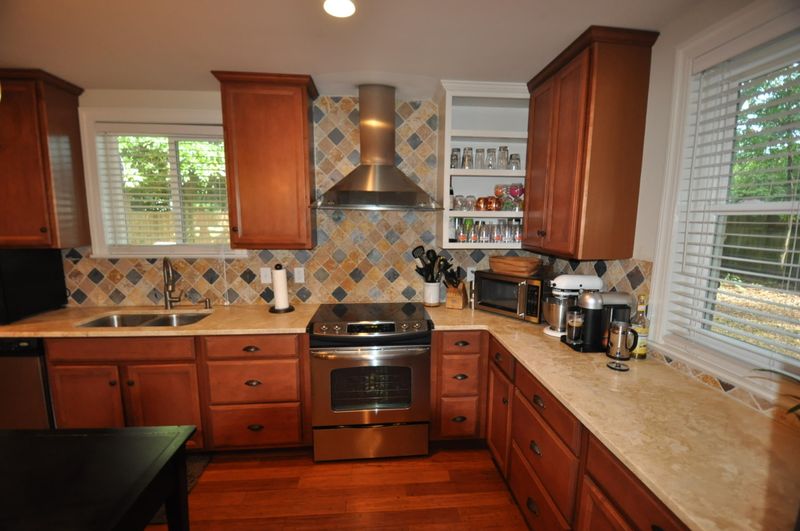 2160 Golfview Dr, Charleston, SC 29412