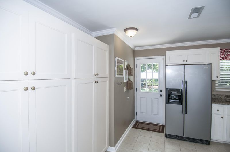 1325 White Dr, Charleston, SC 29407