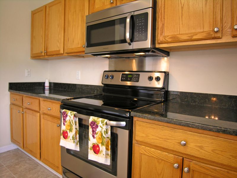 8040 Old Hazelwood Rd, North Charleston, SC 29406