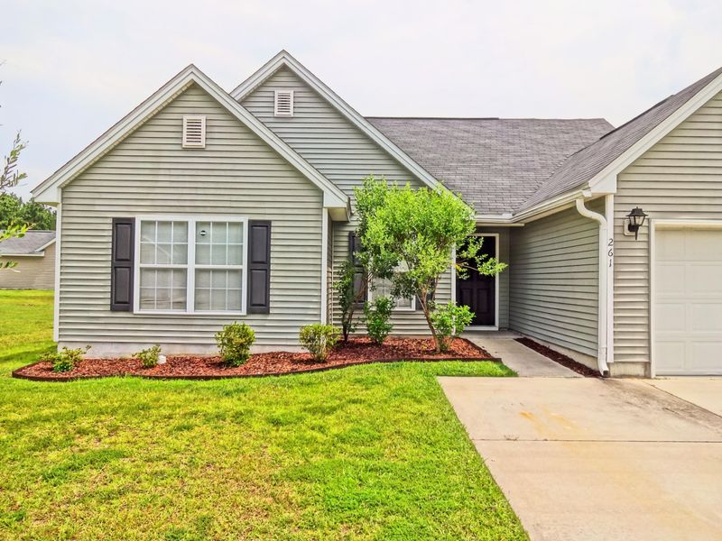 261 Avonshire Dr, Summerville, SC 29483