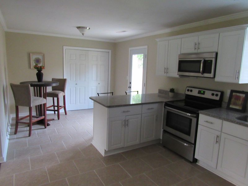 2796 Donner Ave, North Charleston, SC 29406