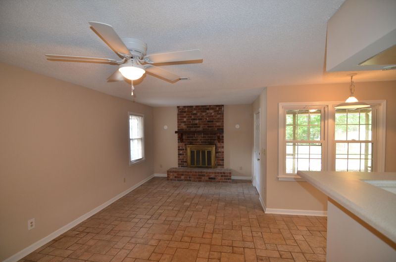 8413 Deerwood Dr, North Charleston, SC 29406
