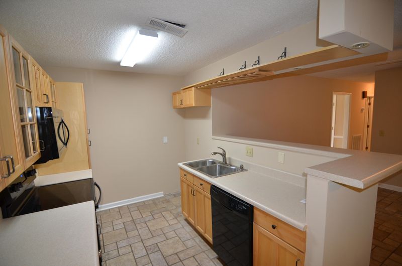 8413 Deerwood Dr, North Charleston, SC 29406