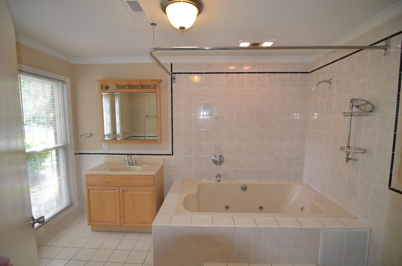8413 Deerwood Dr, North Charleston, SC 29406
