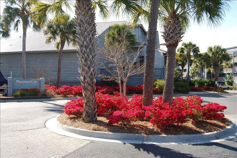 15 Mariners Cay Dr, Folly Beach, SC 29439
