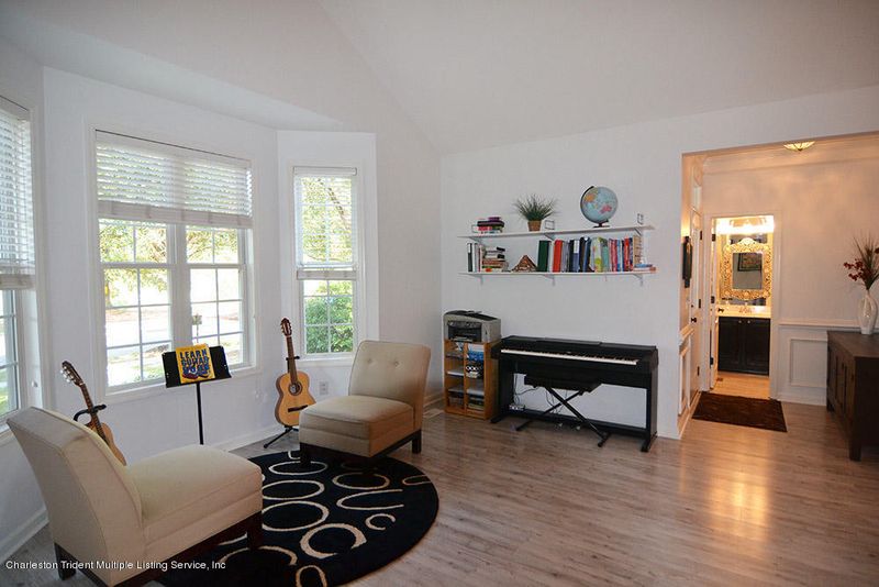 976 Etiwan Park St, Charleston, SC 29492