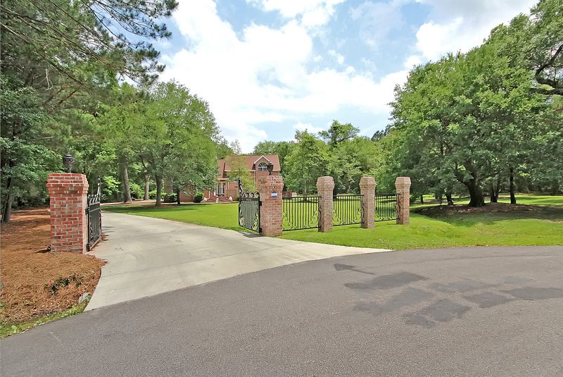 208 Ferry Point Dr, Wando, SC 29492