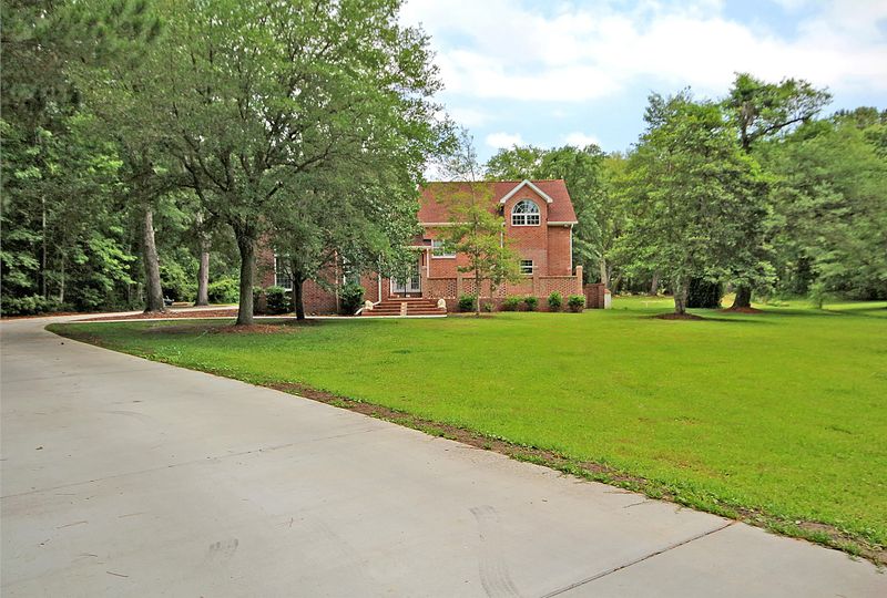 208 Ferry Point Dr, Wando, SC 29492