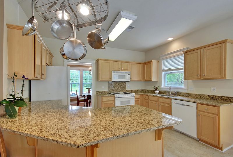 207 Silverwood Ln, Summerville, SC 29485