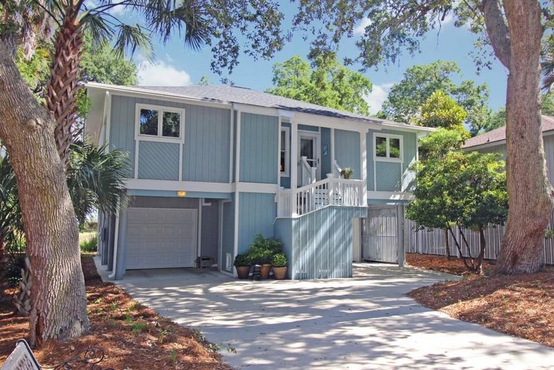 17 Twin Oaks, Isle Of Palms, SC 29451