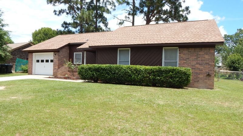 201 Horseshoe Dr, Goose Creek, SC 29445