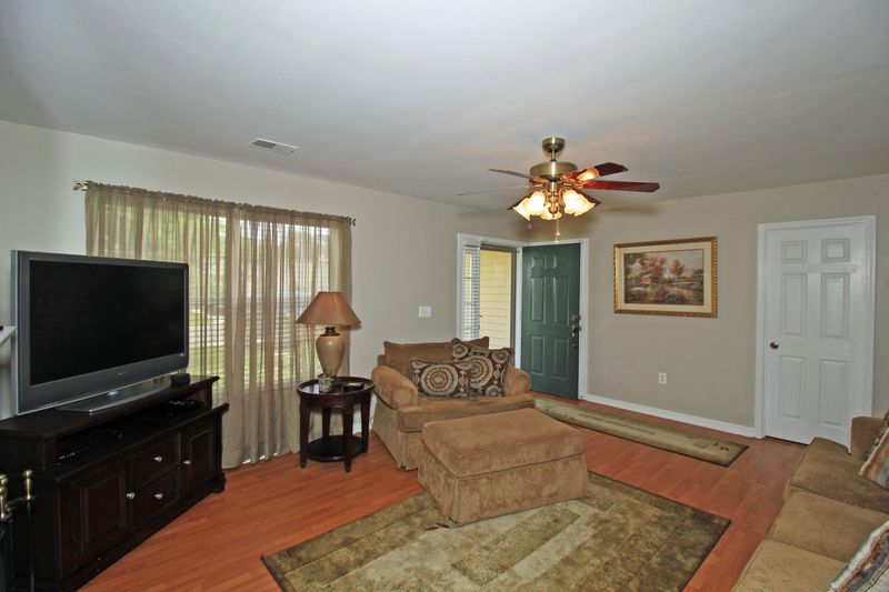 1143 Peninsula Cove Dr, Charleston, SC 29492