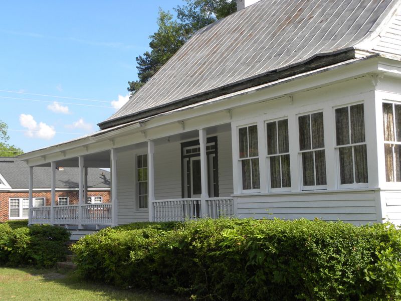 102 E George St, Saint George, SC 29477