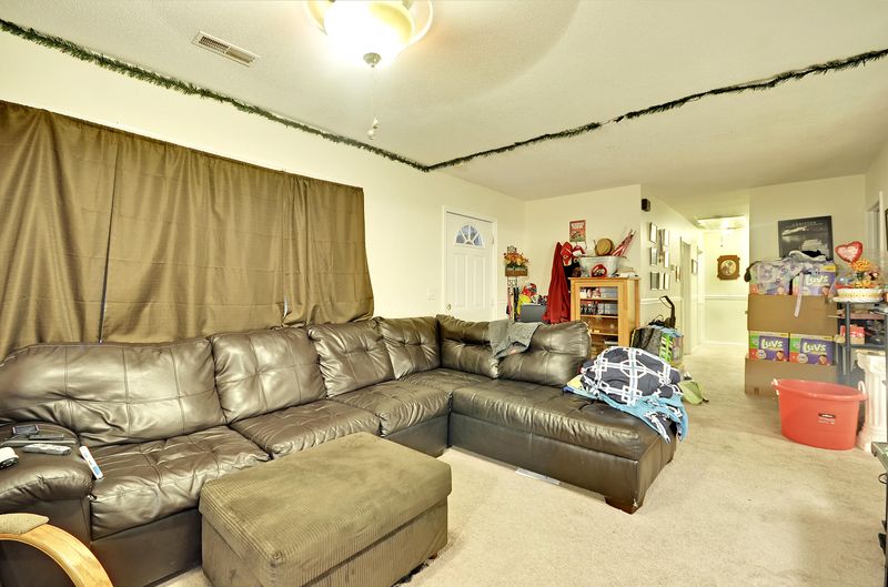 34 Summit Ave, Goose Creek, SC 29445