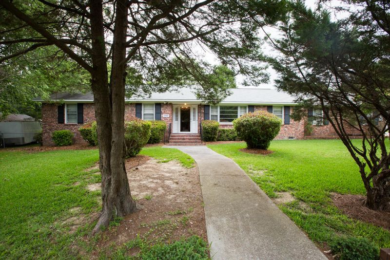 4500 Paramount Dr, North Charleston, SC 29405