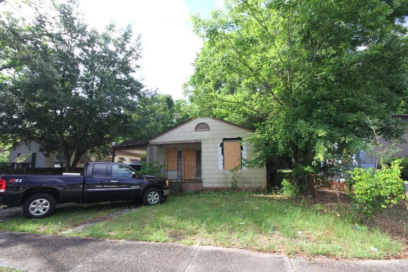 3540 Admiral Dr, North Charleston, SC 29405