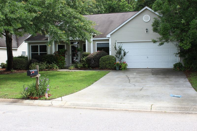 2158 Country Manor Dr, Mount Pleasant, SC 29466