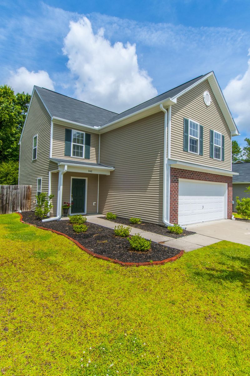 242 Island Green Rd, Goose Creek, SC 29445