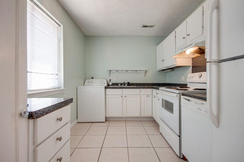 4322 Great Oak Dr, North Charleston, SC 29418