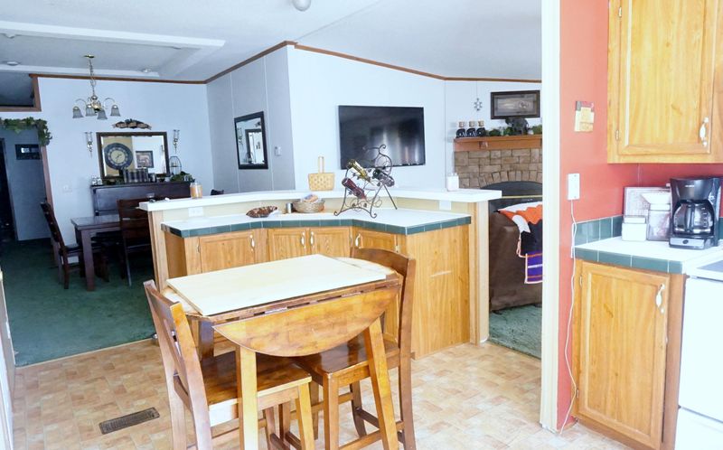 1034 Merrell Ave, Bonneau, SC 29431