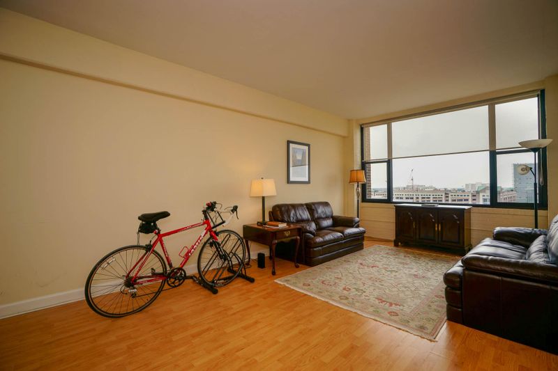 14 Lockwood Dr #8h, Charleston, SC 29401