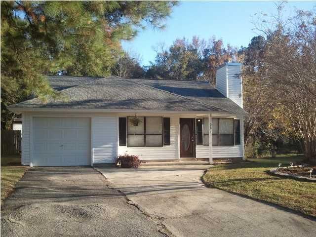 325 Macgregor Dr, Summerville, SC 29483
