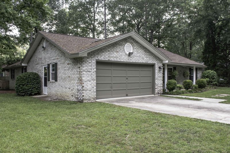 101 Sweetbriar Rd, Summerville, SC 29485