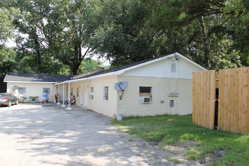 1946 Iron St, North Charleston, SC 29406