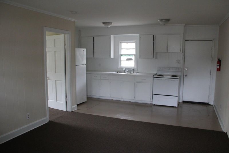 1946 Iron St, North Charleston, SC 29406
