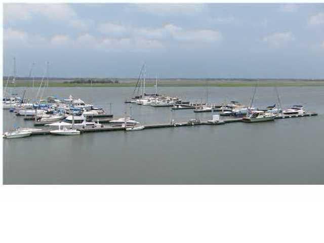 67 W 10th St #A-4, Folly Beach, SC 29439