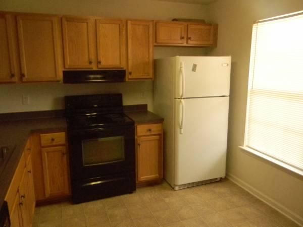 2409 Paladin Ln, North Charleston, SC 29406