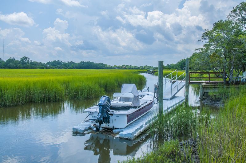 301 Susan Dr, Charleston, SC 29407