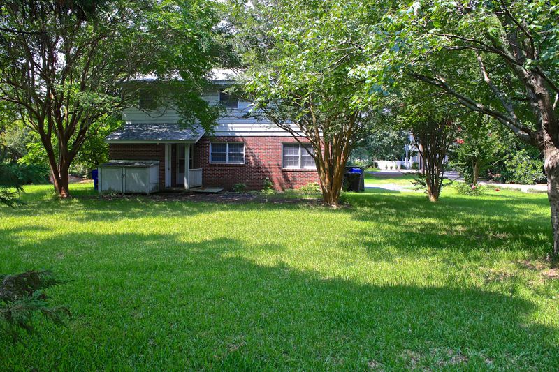 220 Middle St, Mount Pleasant, SC 29464