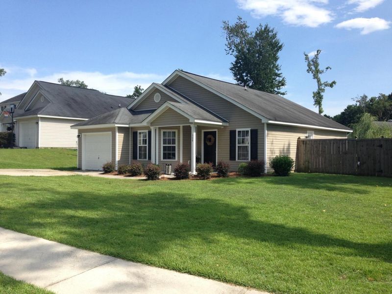 308 Huntington Ct, Hanahan, SC 29410