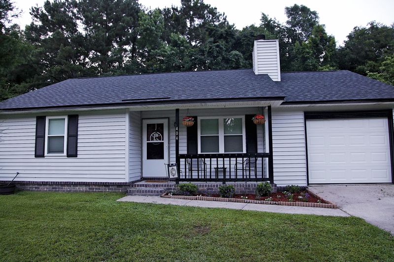 404 S Pandora Dr, Goose Creek, SC 29445