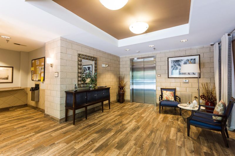 200 River Landing Dr #F205, Charleston, SC 29492