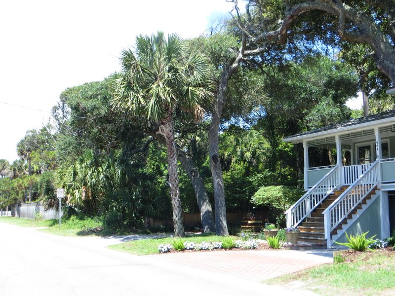 710 W Ashley Ave, Folly Beach, SC 29439